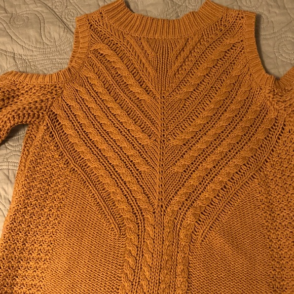 Aeropostale cold shoulder sweater. Color: Burnt Orange Size: M - Picture 5 of 6